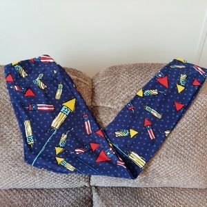 🧡 4 for $15! Lularoe Firecracker OS Leggings